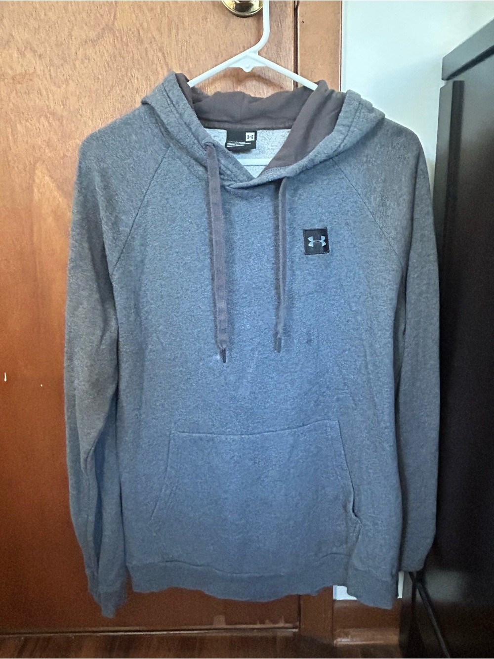 Under armor LG Men’s Gray Pullover Hoodie with Front Pocket